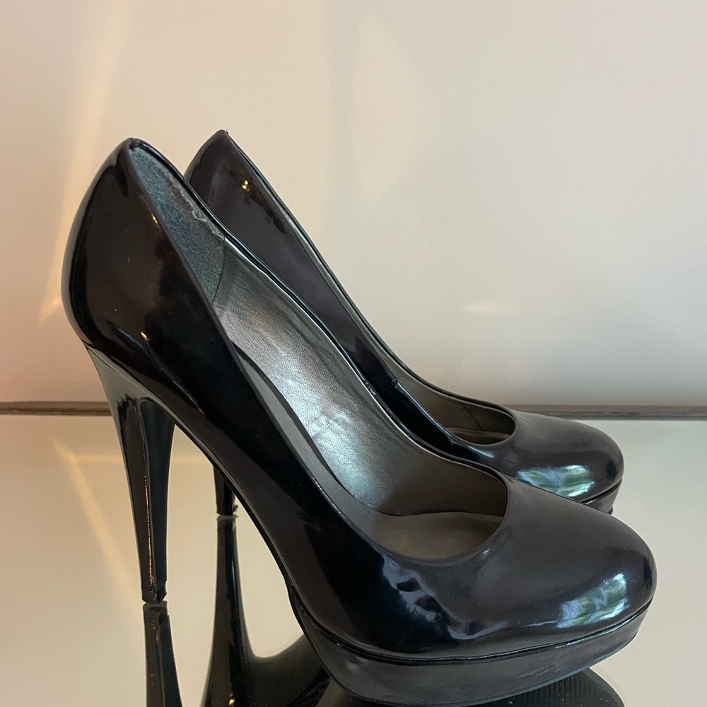 GUESS Shoes Pumps Dark Gray (black) Women's S-8….